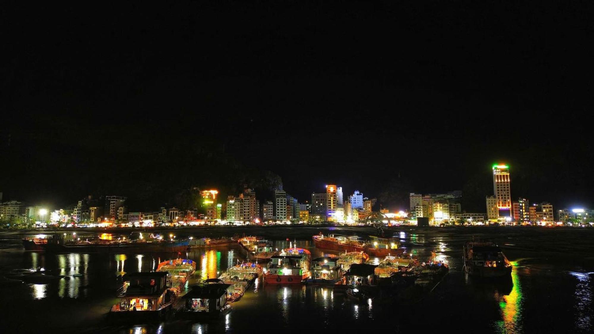 Thu Ha Sea View Hotel Dong Khe Sau Exterior foto